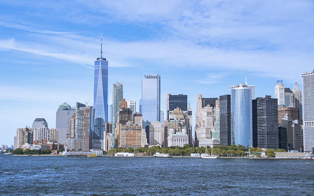 Skyline de New York City, incontestablement un des 10 endroits incontournables à visiter aux USA